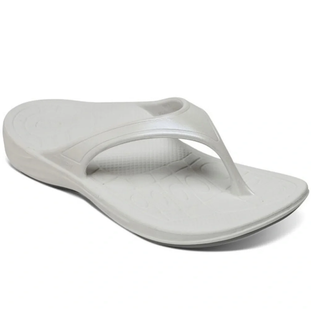 Aetrex lynco fiji orthotic comfy white flip flops women Size 11